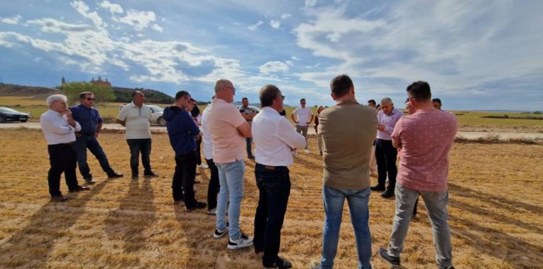 Samper, pide al ministro Planas, que acompañe a las gobiernos autónomos en el apoyo a los agricultores afectados por la sequía