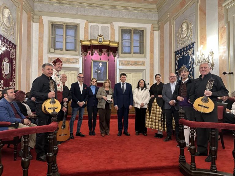 Aragón recibe el Premio Ciudad de Alcalá por su lucha por las pinturas murales de Sijena