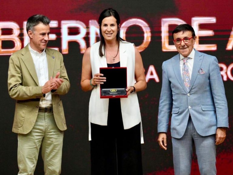 Aragón recibe reconocimiento por su impulso al deporte en gala de ADESP