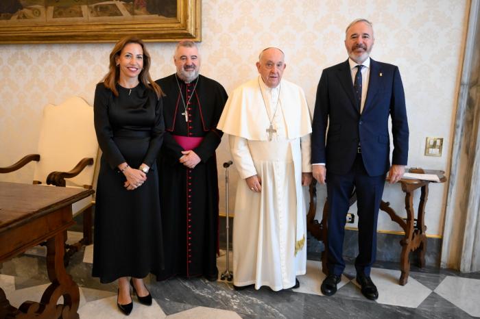 El presidente del Gobierno de Aragón invita al Papa Francisco a visitar Zaragoza en el 40 aniversario de Juan Pablo II
