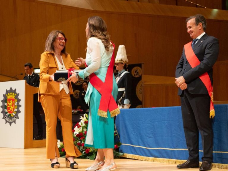 El Banco de Sangre de Aragón recibe distinción de la Policía Local de Zaragoza en su 175 aniversario