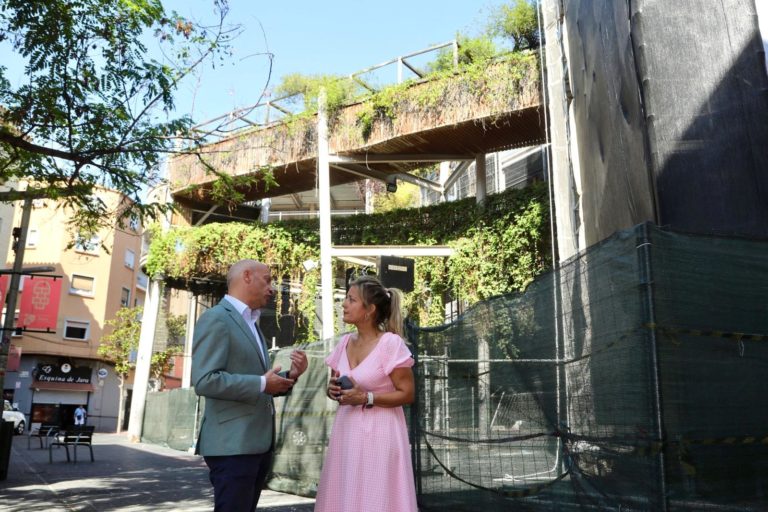 El Ayuntamiento de Zaragoza renueva el Jardín Vertical en Las Delicias con una inversión de 39.905 Euros