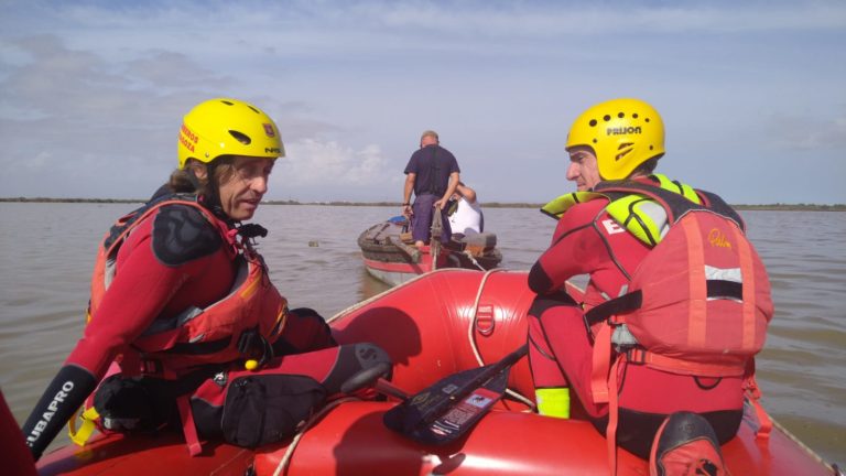 Bomberos de Zaragoza despliegan un operativo de rescate en la Albufera tras la catástrofe de la DANA