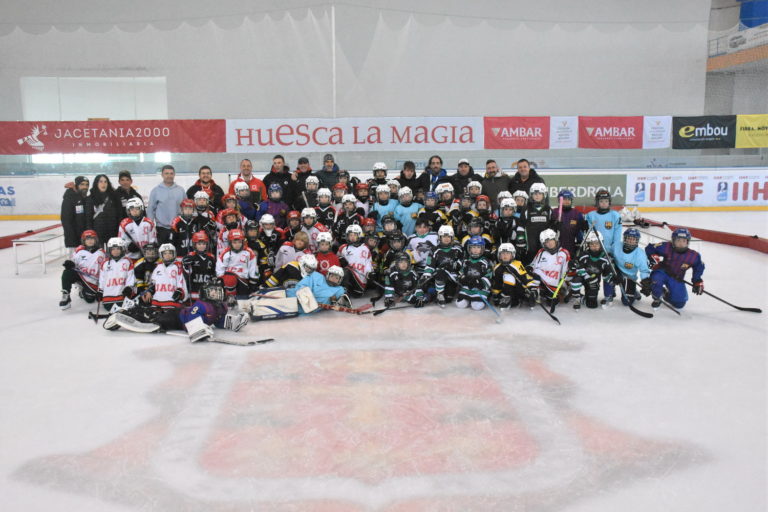 Jaca acoge a 58 jóvenes promesas del hockey hielo en el Torneo U9 Pirineos Ciudad de Jaca