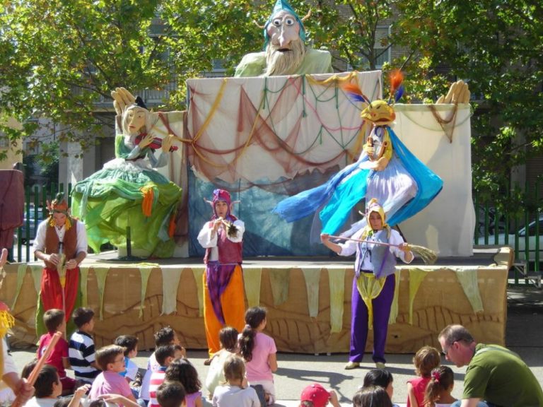 Caleidoscopio Teatro presenta ‘Los duendes del baúl’ en Mainar este domingo