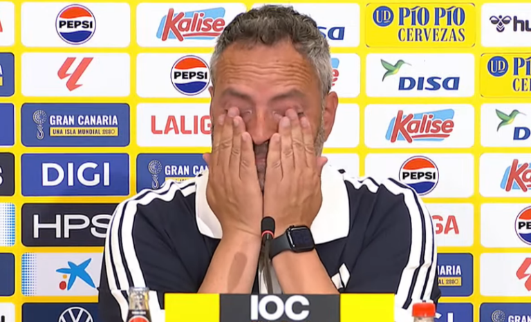 David Navarro se rompe en rueda de prensa: “No he podido, no hemos podido sacarlo adelante”