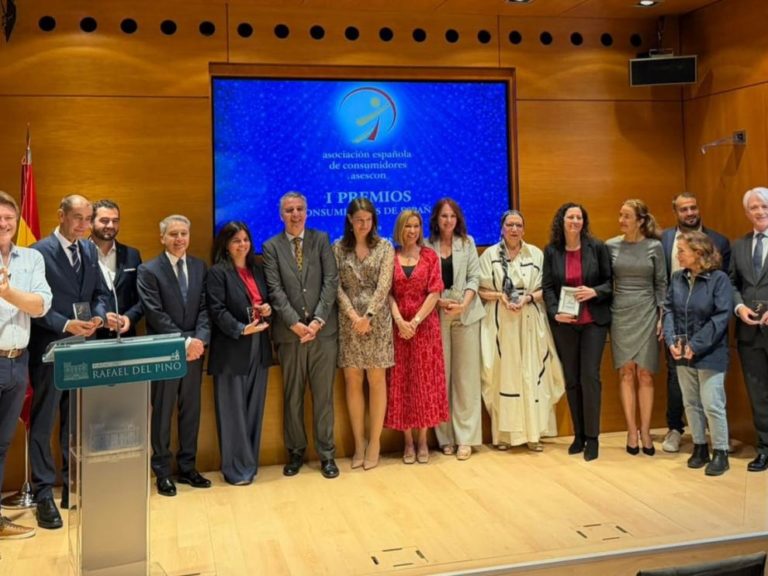El programa Volveremos, galardonado en la I Edición de los premios Consumidores de España en Madrid
