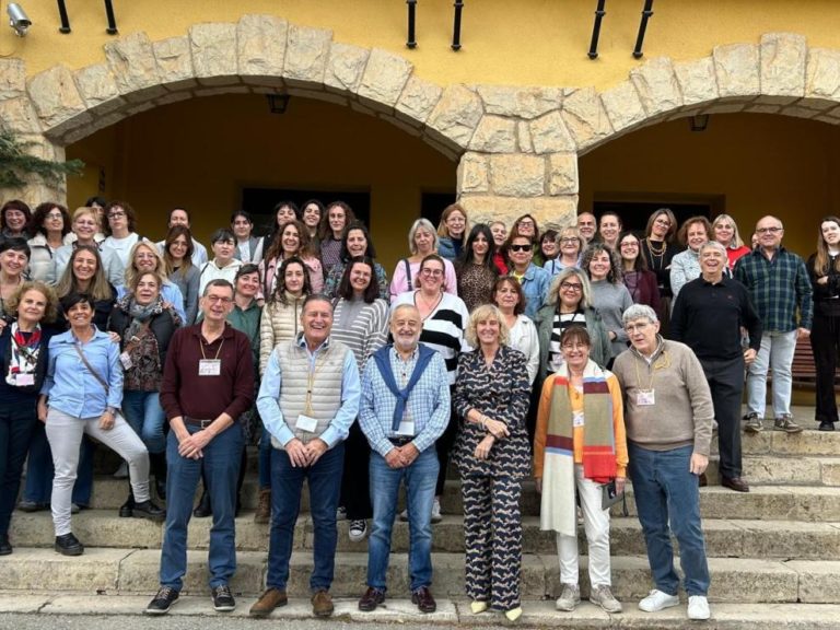 Centenares de profesionales debaten sobre Servicios Sociales en Orihuela del Tremedal