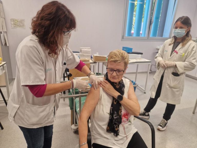 Comienza la vacunación contra la gripe y COVID-19 en Aragón para mayores y grupos de riesgo