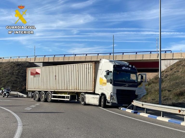Conductor profesional investigado por conducir bajo la influencia de drogas en Teruel