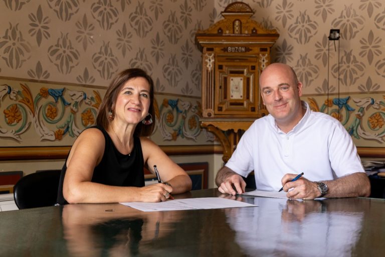 El Ayuntamiento y el Arzobispado de Zaragoza firman un convenio para difundir el patrimonio de la iglesia de San Gil Abad