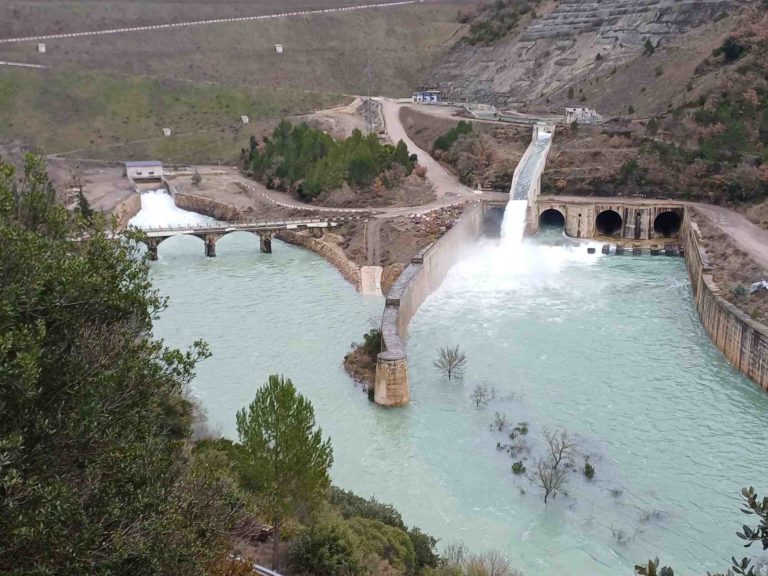 La CHE informa de crecidas en varios ríos tras las lluvias y el deshielo de los últimos días
