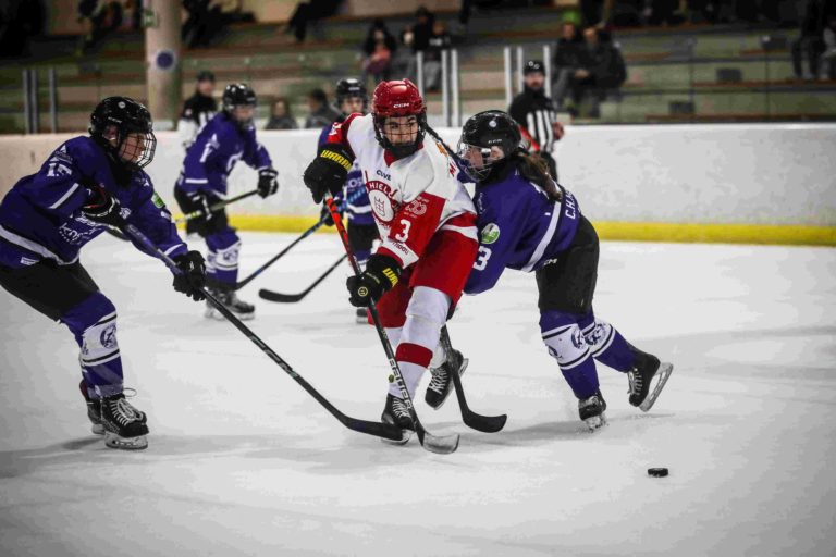 El Club Hielo Jaca Femenino logra dos victorias y se acerca a los playoffs de la LNHH