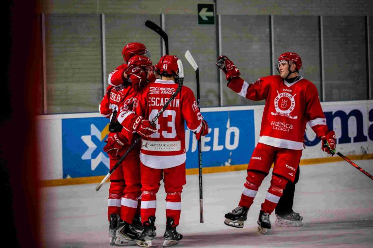 El Club Hielo Jaca triunfa ante el Txuri Urdin y se coloca segundo