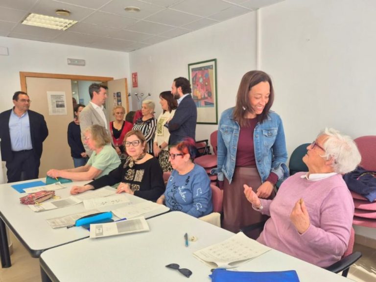 El Hogar de Mayores de Monzón se moderniza con una nueva entrada accesible