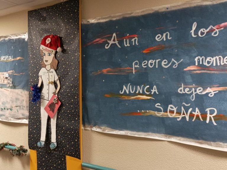 El Hospital Ernest Lluch de Calatayud transforma su ambiente con decoración navideña hecha por sus profesionales