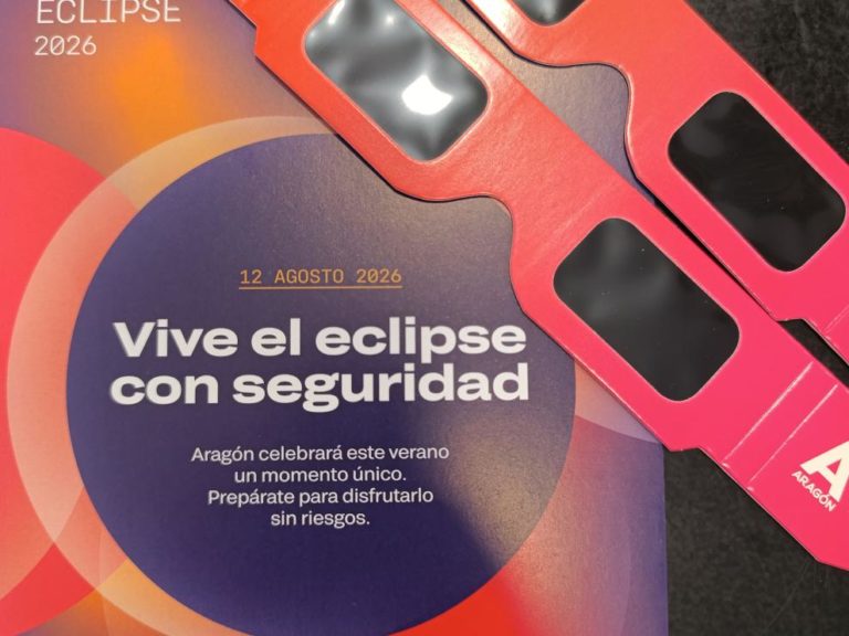 El IASS reparte 2.500 gafas homologadas para la observación del eclipse del 12 de agosto en Aragón El IASS reparte 2.500 gafas homologadas para la observación del eclipse del 12 de agosto en Aragón