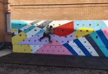 El IES Pirineos de Jaca inaugura un rocódromo para fomentar la escalada