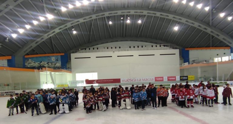 El Memorial Manolo Santoro se convierte en el torneo clave del hockey hielo juvenil en Jaca