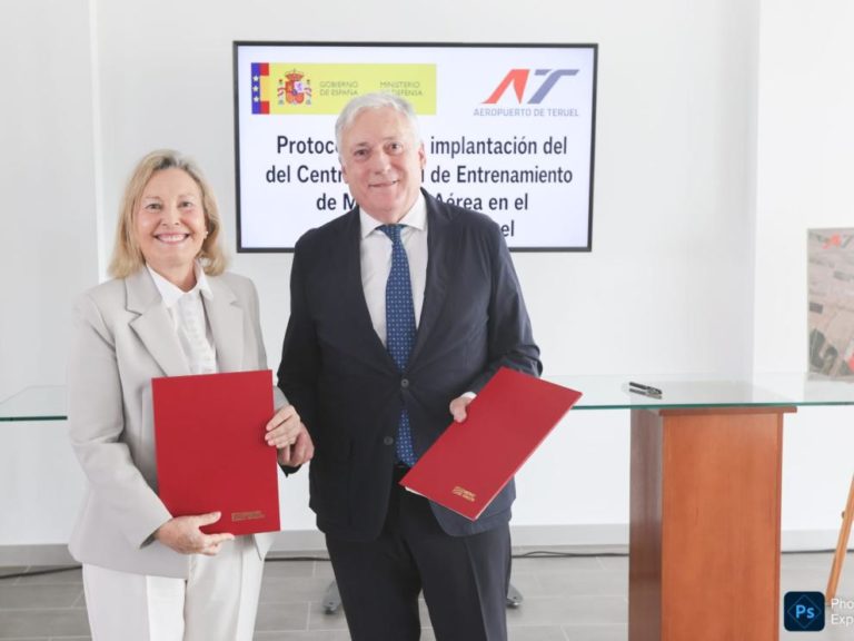El Ministerio de Defensa y el Aeropuerto de Teruel firman impulsar el Centro Integral de Entrenamiento y Movilidad Aérea