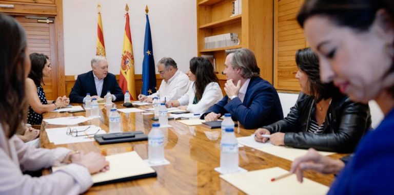Aragón y Diputaciones Provinciales unen fuerzas para mejorar servicios básicos en municipios despoblados en 2025