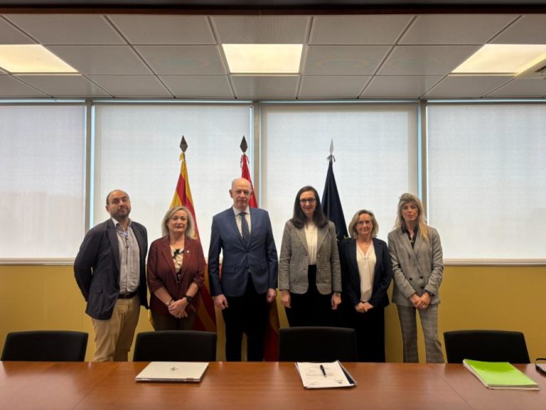 El nuevo consejero de Sanidad de Aragón se reúne con los colegios de Enfermería y Médicos