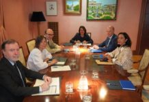 El consejero de Sanidad y la Justicia de Aragón refuerzan la colaboración para abordar la crisis sanitaria