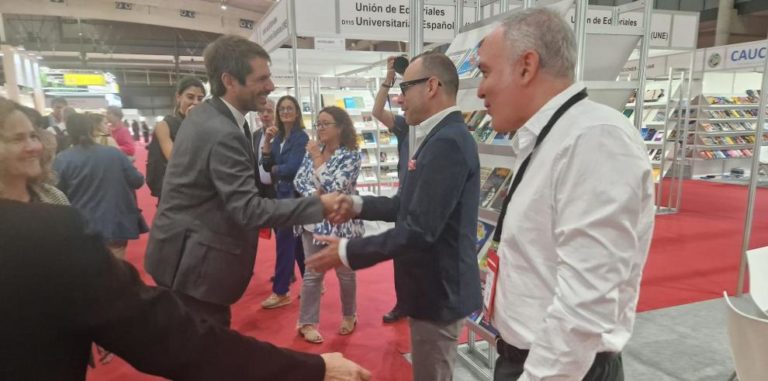 Las editoriales aragonesas presentan su oferta en la 42ª edición de la Feria Liber en Barcelona