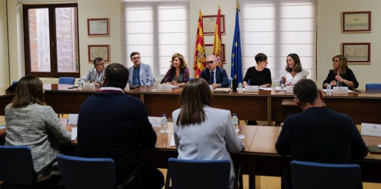 Rincón anuncia nuevas ayudas por la sequía y reestructuración de seguros agrarios en Aragón