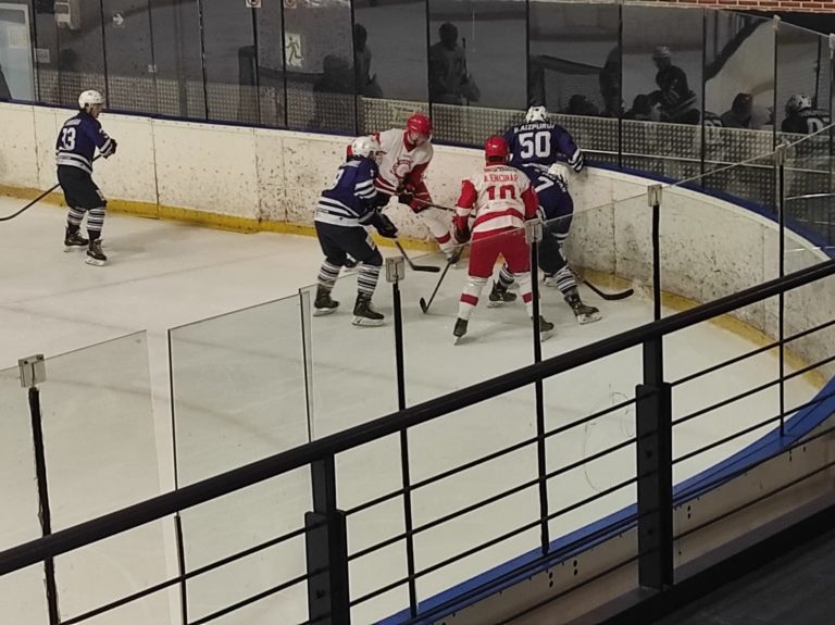 El Club Hielo Jaca arrasa en San Sebastián y avanza a la final de la Liga Nacional de Hockey Hielo