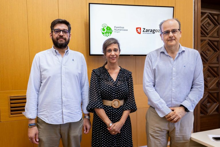 El Ayuntamiento de Zaragoza firma un convenio con ‘3ymás’ para Apoyar a Familias Numerosas