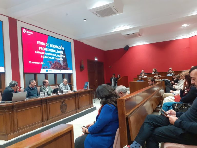 La Feria de FP Dual en Zaragoza conecta empresas con talento emergente