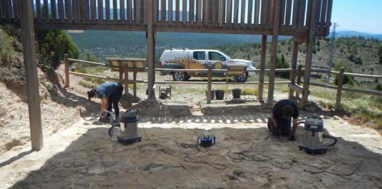 Dinópolis refuerza la conservación de huellas de dinosaurios en Teruel