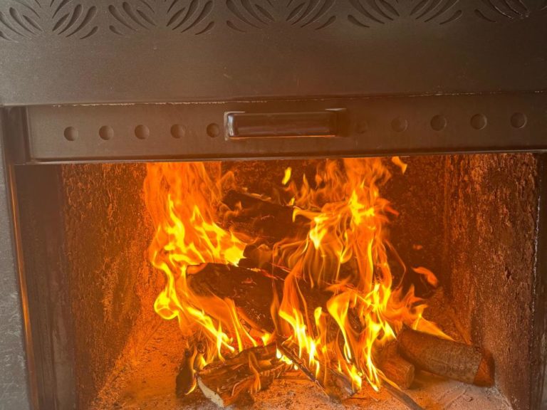 Guía de Protección Civil para el uso seguro de chimeneas en Aragón este invierno