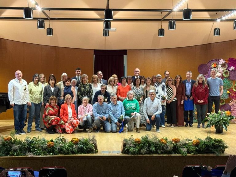 Homenaje a 71 docentes jubilados en Huesca por su legado educativo
