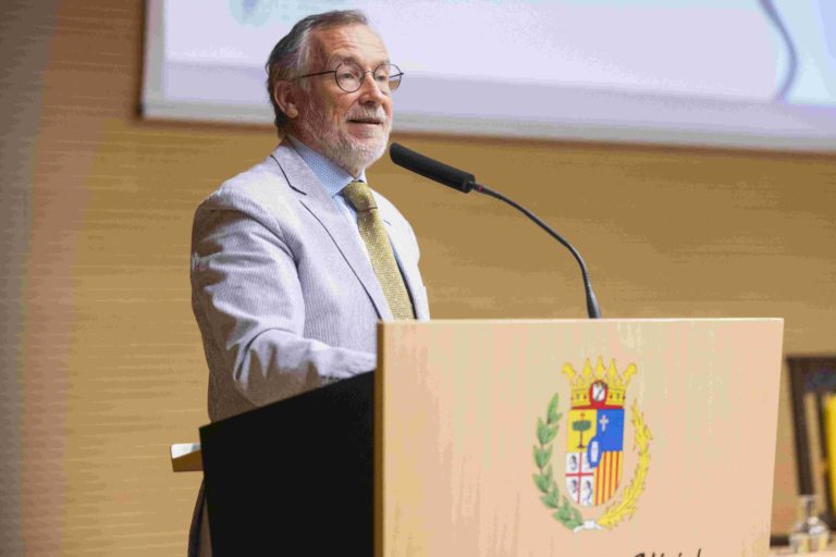 Javier García Tirado seguirá como presidente del Colegio de Médicos de Zaragoza tras elecciones sin votación