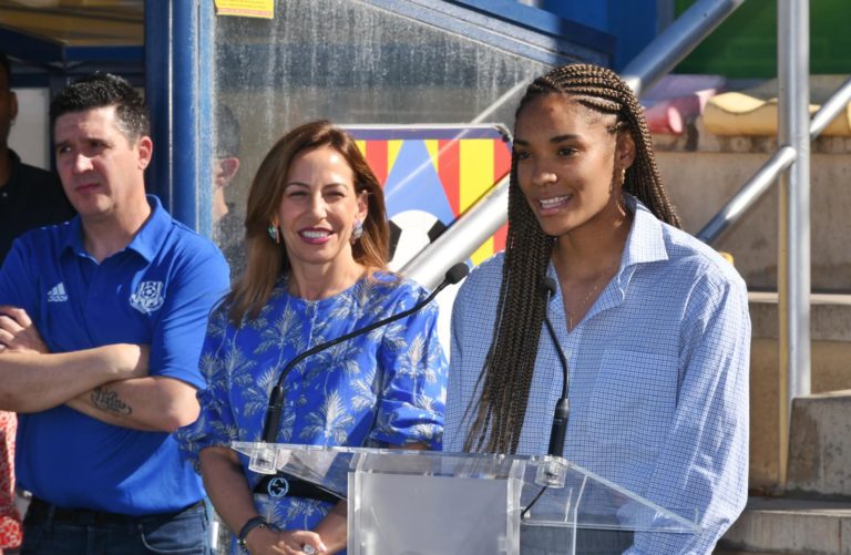 El campo municipal de fútbol de San José recibe el nombre de Salma Paralluelo