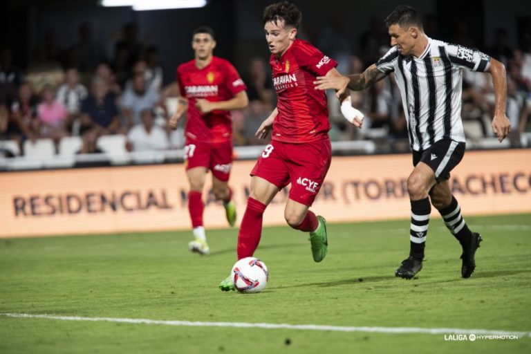 Pau Sans anotó su primer gol con el Real Zaragoza