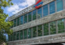 Paro de los trabajadores de Ibercaja que reclaman mejoras laborales
