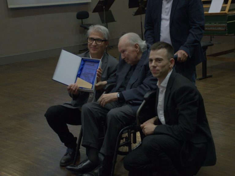 José Luis González Uriol recibe el premio Maestros CSMA por su trayectoria en la música aragonesa