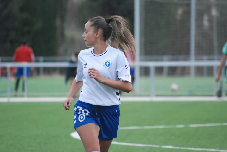 Laura Tomás continúa en el equipo de Samu Luna y seguirá siendo indispensable en el centro del campo