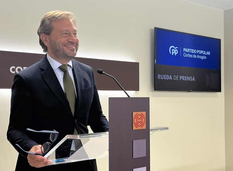 Las Cortes de Aragón abordan la defensa de la memoria de Javier Lambán tras polémica declaración