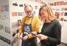 La secretaria general del PSOE Aragón visita la exposición «Postales desde el limbo» en el 4º Espacio de la DPZ