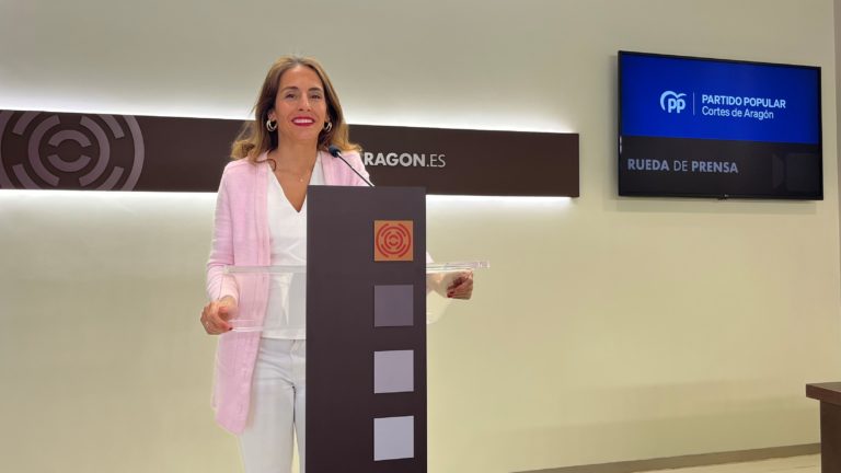 Navarro: “Este gobierno trabaja por reducir las listas de espera en dependencia, ni tapamos ni topamos la solicitudes como hacía el PSOE”