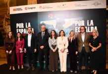 Mar Vaquero rinde homenaje a Manuel Giménez Abad en el estreno del documental ‘Por la espalda. Historia de un atentado’