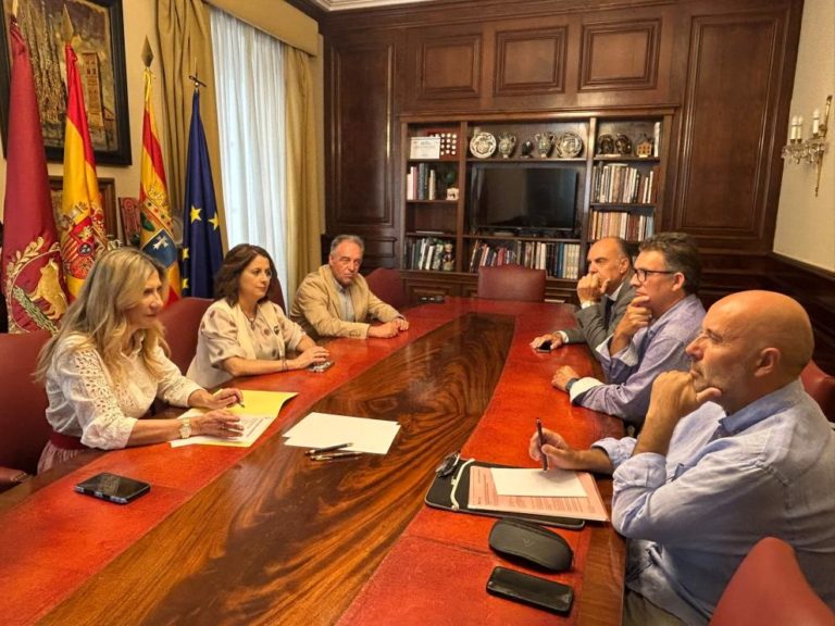 Mar Vaquero se reúne con clubes deportivos de Teruel para definir el futuro del deporte en Aragón
