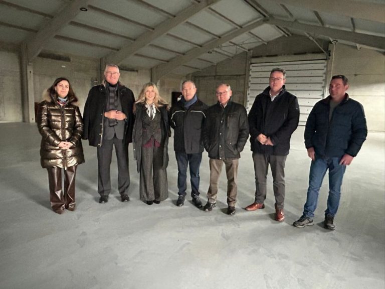 Mar Vaquero visita Camarena de la Sierra para impulsar iniciativas económicas locales