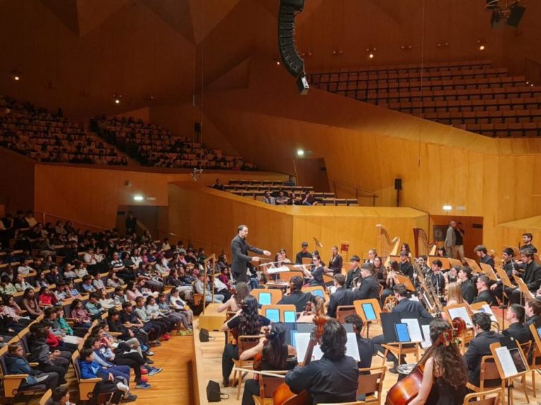 Más de 1.300 alumnos disfrutan de un concierto pedagógico en inglés en Zaragoza
