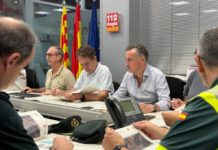 Más de 100 efectivos luchan contra el incendio forestal de Peñarroya de Tastavíns en el Matarraña