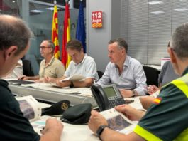 Más de 100 efectivos luchan contra el incendio forestal de Peñarroya de Tastavíns en el Matarraña